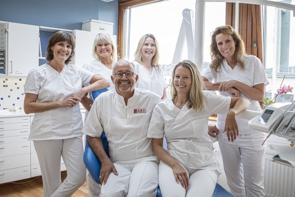 Teamet hos ABC Tannklinikken i behandlingsrommet